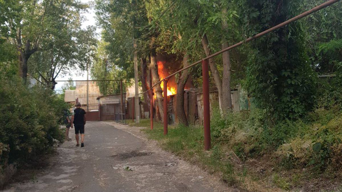 В Соборном районе Днепра горели гаражи
