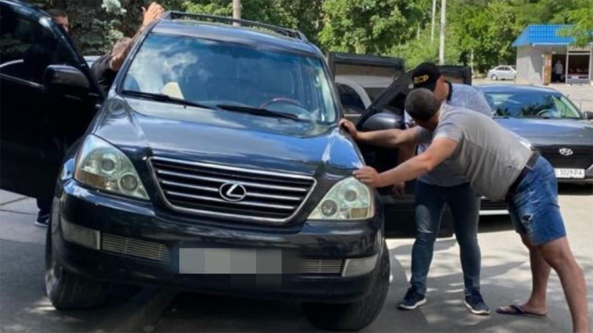 Задержание на Калнышевского в Днепре: группировка продавала гуманитарную помощь более чем на миллион