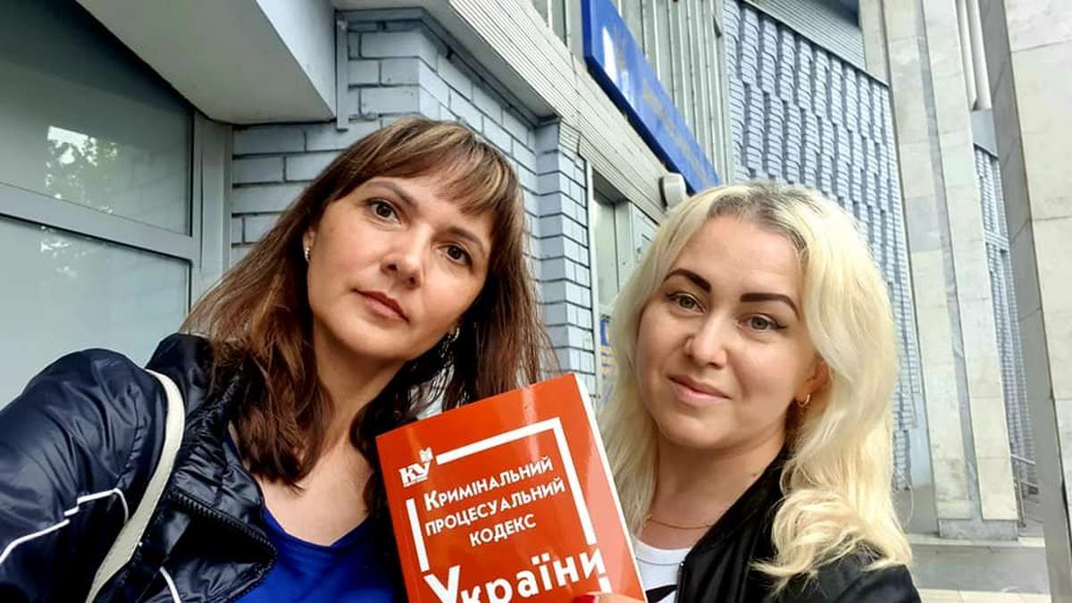 В Днепре больше года судят женщину, которая зарезала сожителя во время самозащиты: как продвигается дело