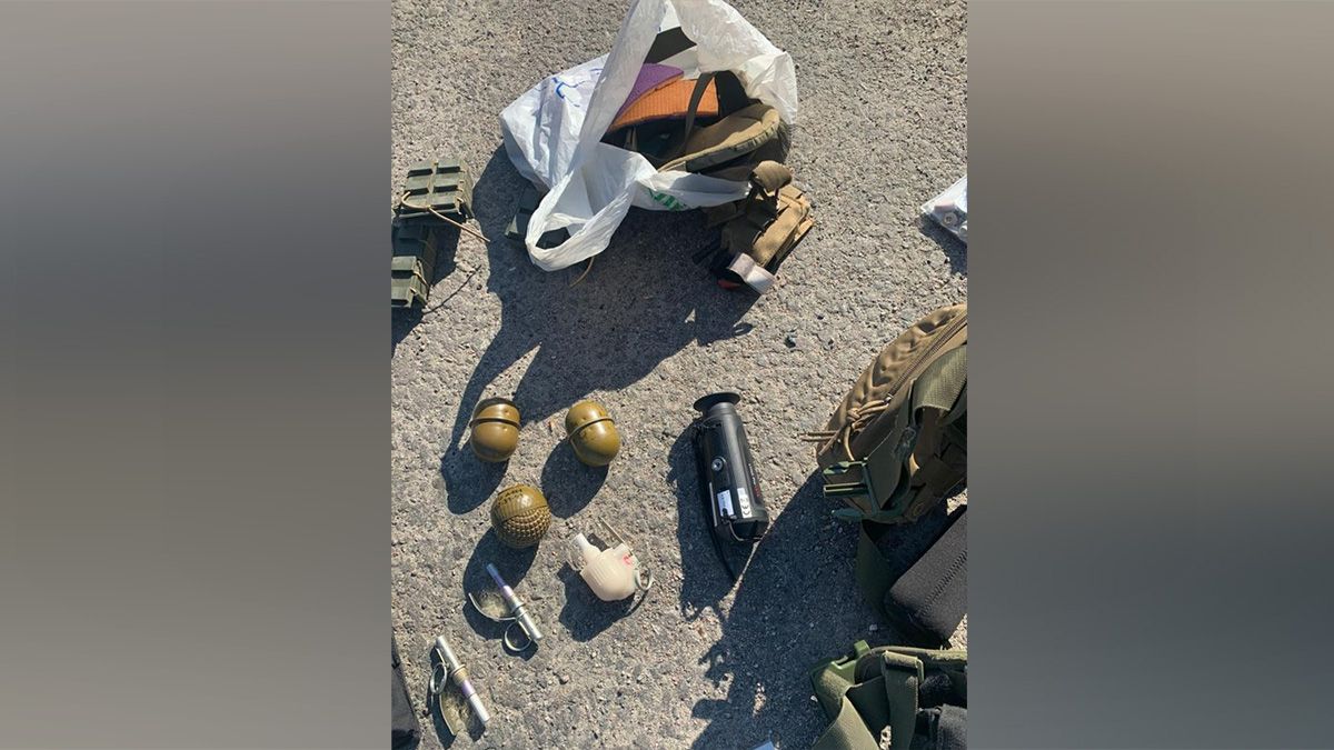 На блокпосту на въезде в Днепр задержали мужчину, который перевозил магазин для АК и гранаты