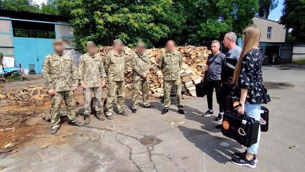 Дарим ВСУ глаза: Информатор передал военным дроны, купленные на деньги, собранные читателями