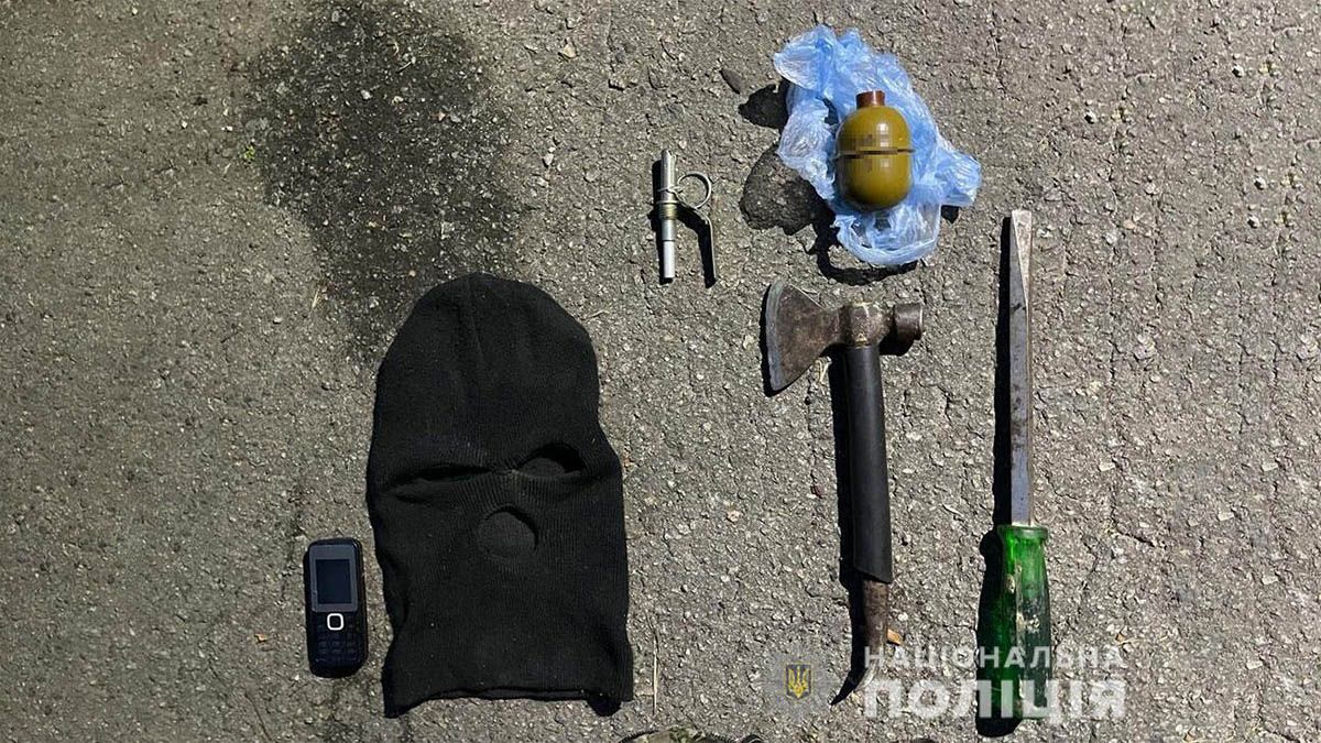 В Подгородном грабители ворвались с оружием в дом женщины и отняли у нее деньги