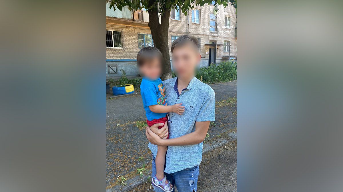 В Днепре на улице нашли 3-летнего мальчика: он сам открыл двери и вышел из квартиры