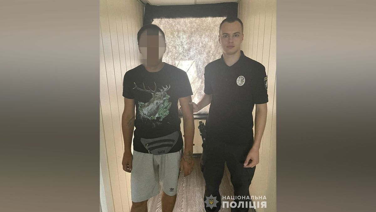 Отобрал деньги у женщины: в Днепре мужчина ограбил пункт приема макулатуры