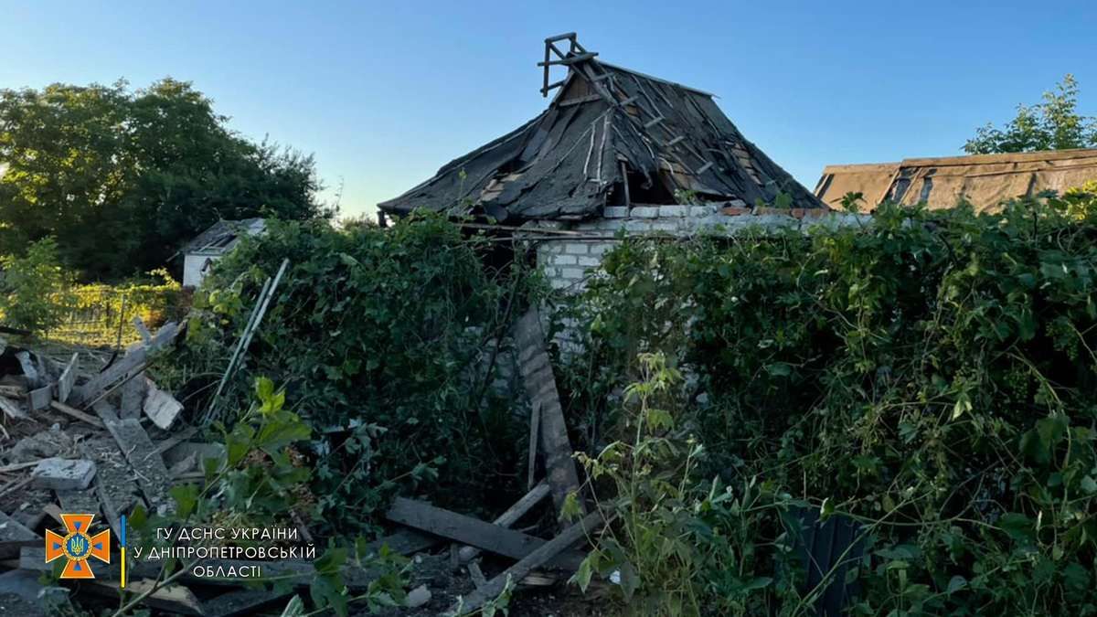 Поврежден спорткомплекс, образовалась 12-метровая воронка: последствия обстрела Зеленодольска