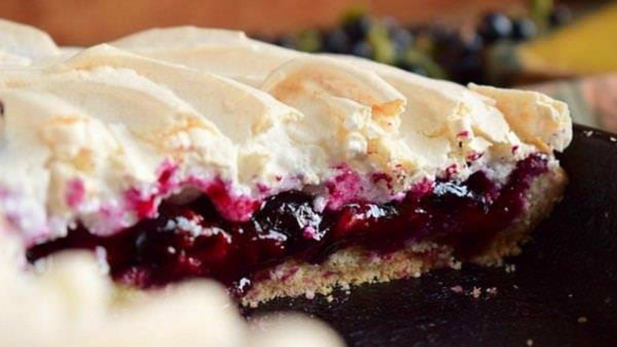 Простые и вкусные рецепты: как приготовить черную смородину под воздушным безе