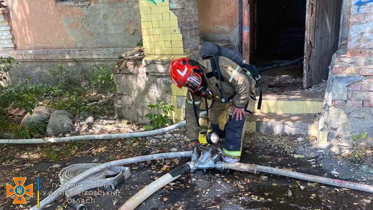 В Кривом Роге во время пожара в заброшенном здании пострадал мужчина