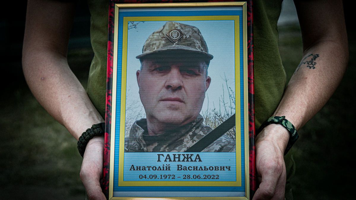 Сражался с первых дней полномасштабной войны: в Днепропетровской области попрощались с погибшим Анатолием Ганжой