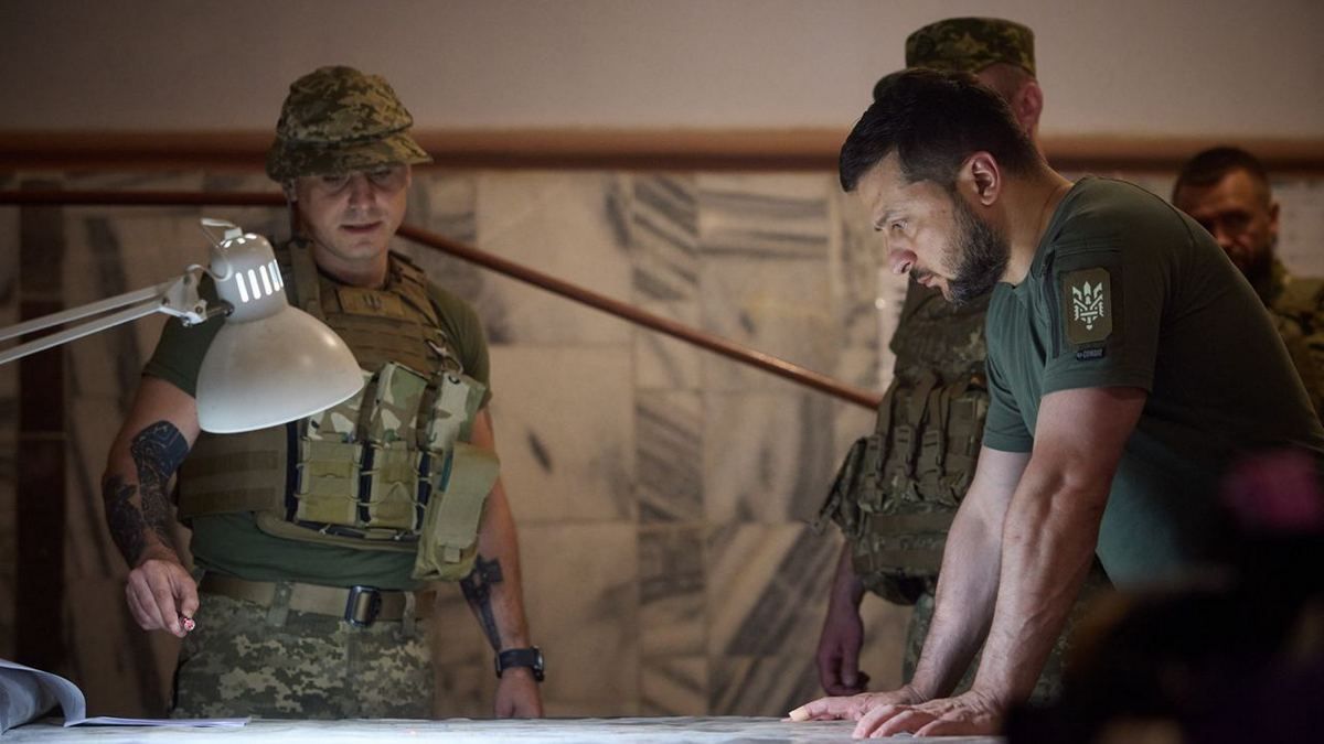 Президент Украины Владимир Зеленский посетил позиции Защитников в Днепропетровской области