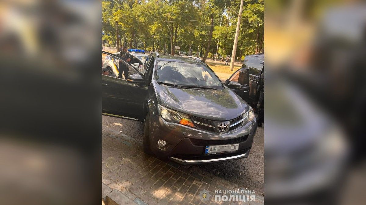 В Днепре трое мужчин вымогали у 14-летнего ребенка 35 тысяч гривен