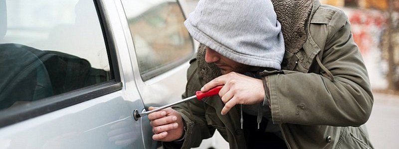 В Днепре за один день угнали две иномарки: полиция ищет свидетелей