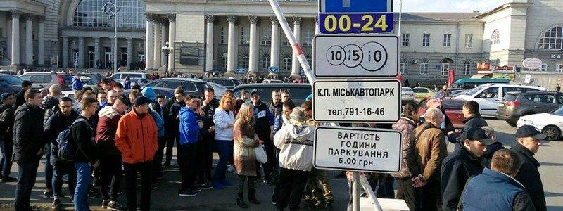 Борьба с беззаконием: парковка возле ж/д вокзала в Днепре стала бесплатной