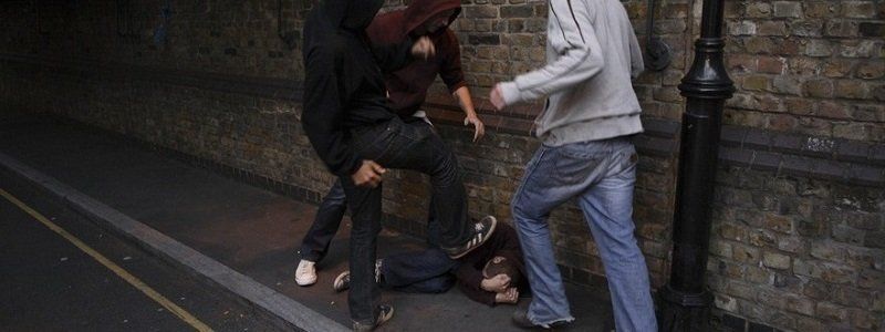 В Днепре неизвестные избили мужчину: у пострадавшего травмы