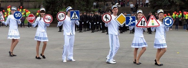 Вой сирен, танцы и шарики: в Днепре полиция устроила флешмоб