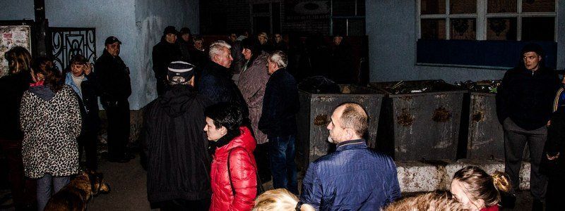 Люди с оружием, полиция и скорая: что происходит на Березинском рынке