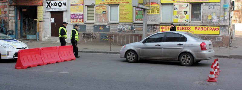 Получи ответ: почему полиция пропускает легковые авто через Новый мост