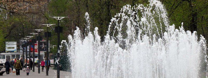 Выходной в Днепре: пустые улицы, одинокие фонтаны и цветущие магнолии