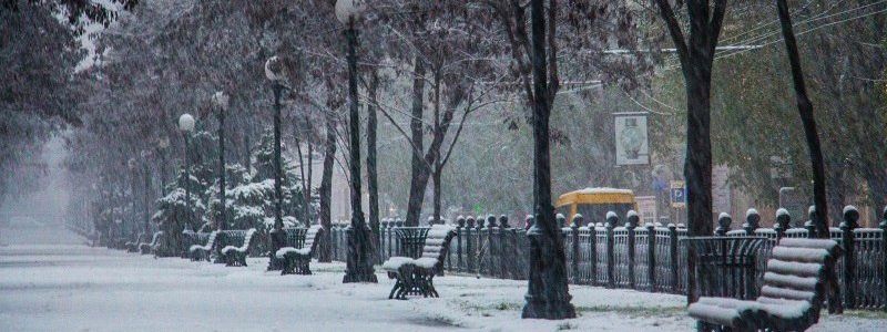 Днепр заполнился апрельскими снеговиками