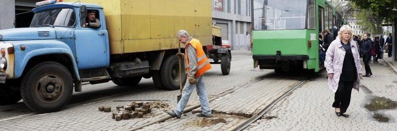 В центре Днепра трамвай сошел с рельс