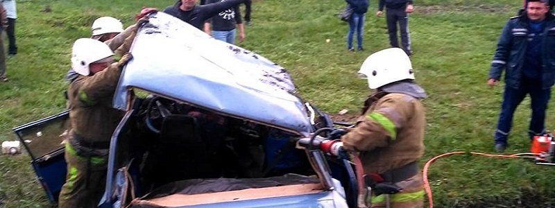 Смертельное ДТП под Днепром: тела погибших вырезали из автомобилей