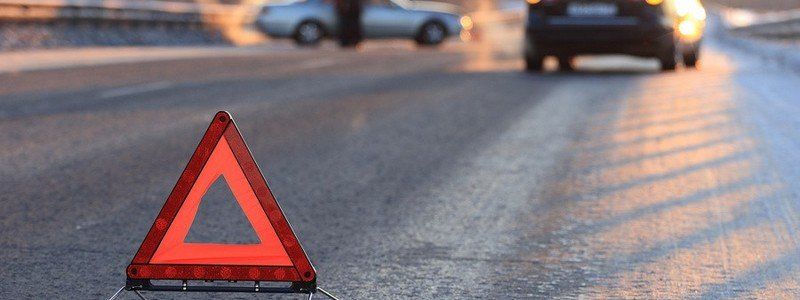 Возле Кайдакского моста на пешеходном переходе автомобиль сбил девушку