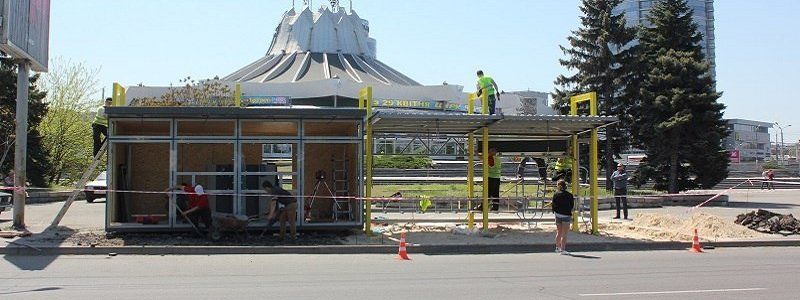 Еще один шаг в будущее: в Днепре устанавливают очередную остановку с Wi-Fi