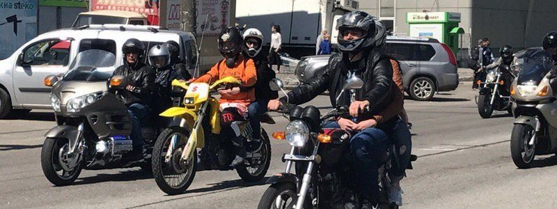 Полиция Днепра обратилась к байкерам, которые ездят по Новому мосту