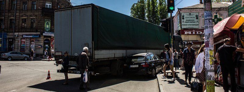 ДТП на Харьковской: Фура зацепила BMW