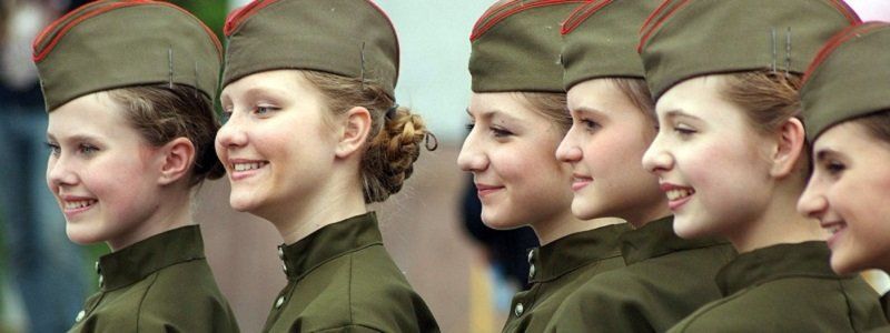 Как в прошлые годы: в школе Днепра разгорелся скандал из-за советской формы