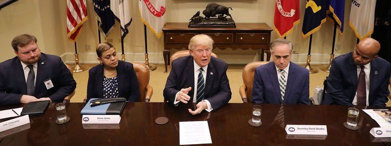 Дональд Трамп предоставит Украине не менее 560 миллионов долларов финансовой помощи