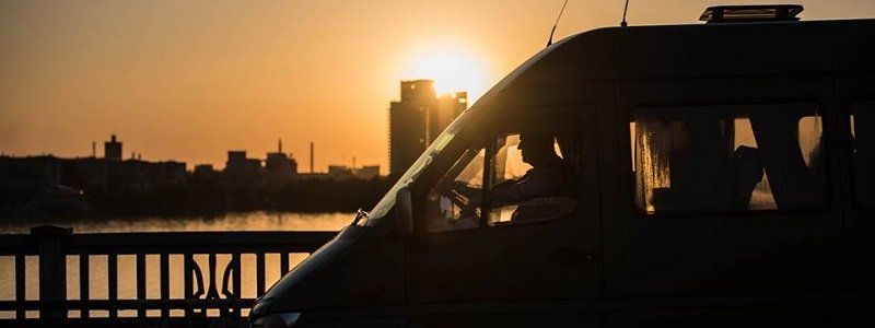Иной взгляд на Новый мост: движение, Парус и закат в Днепре
