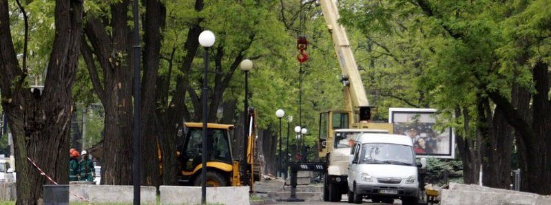 Бетонные блоки, забор и техника: что строят возле парка Глобы