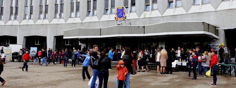 Парки, детские площадки и арт-терапия для военных: в Днепре прошла ярмарка проектов бюджета участия