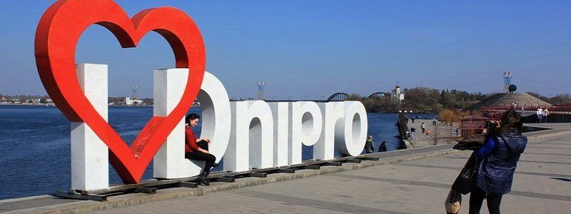 Кофе, мороженое, шаурма: что жители Днепра думают о киосках на Набережной