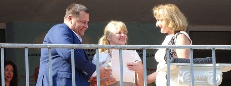 В школах Днепра прозвенел последний звонок