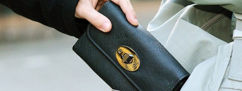 В Днепре карманный вор попался "на горячем" в маршрутке