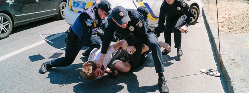 Пересек Новый мост и сопротивлялся полиции: появилось видео погони за Ребриком