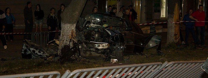 ДТП на Рабочей: BMW от удара разорвало на две части