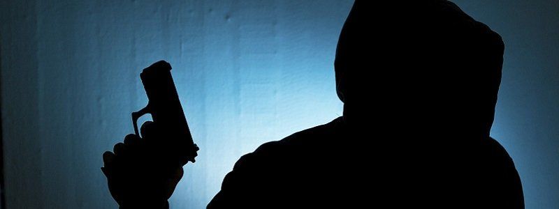 Стрельба на проспекте Поля: вооруженный грабитель напал на иностранца