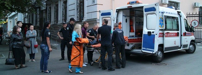 В Днепре на Воскресенской у пьяного мужчины случился приступ