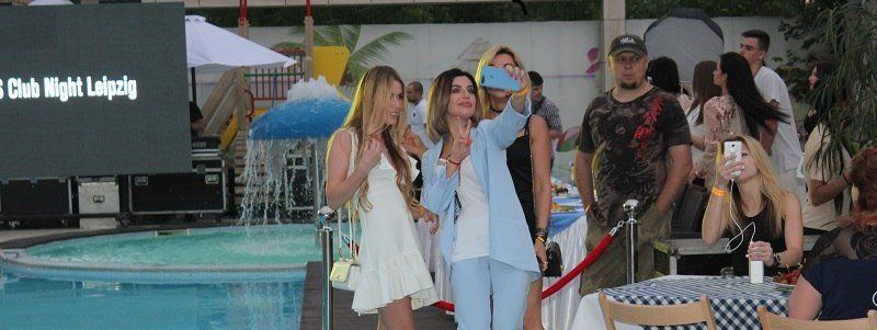 Pool-party и модные селфи: как в Днепре прошла битва insta-блогеров