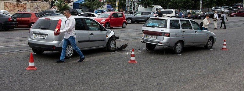 ДТП возле "Озерки" на Шмидта: автомобиль Ford врезался в Lada