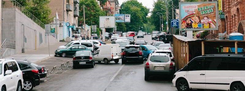 Недоброе утро: возле Екатеринославского бульвара Таврия въехала в Porcshe