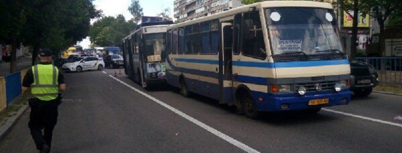 На проспекте Поля троллейбус въехал в маршрутку