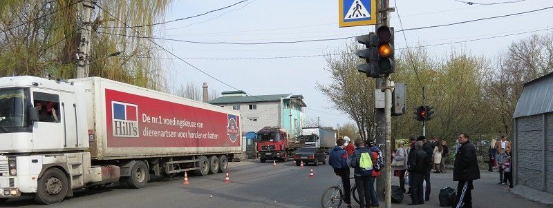 На Солнечном, где сбили школьниц, установили светофоры с таймерами
