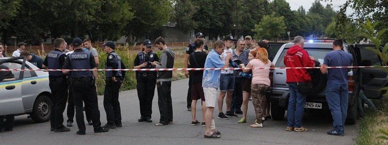 В Днепре инкассаторы открыли огонь и побили водителя, который не уступил им дорогу