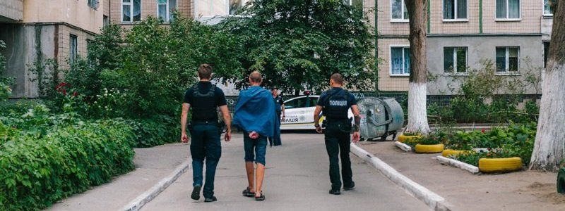 В Днепре задержали мужчину, который хранил в квартире гранаты и издевался над матерью