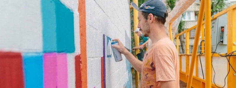 В Днепре стартовал фестиваль уличного стрит-арта "Mural Fest Dnipro"