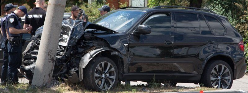 ДТП на Набережной возле WOG: столкнулись BMW и Honda, пострадали две беременные женщины