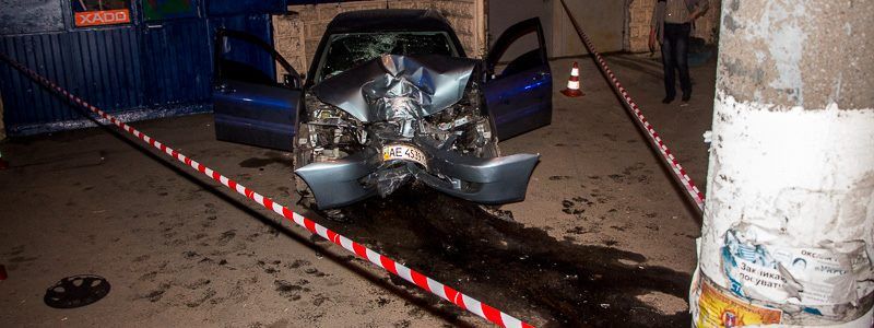 ДТП на Набережной Победы: Mitsubishi врезался в столб